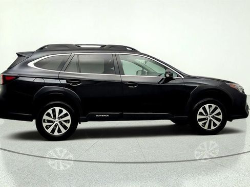 Used 2023 Subaru Outback Premium AWD/4WD image 4
