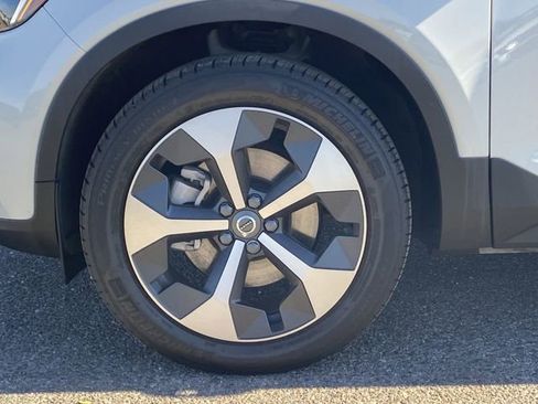 Certified 2025 Volvo XC40 B5 Core w/ Protection Package Premier AWD/4WD image 11