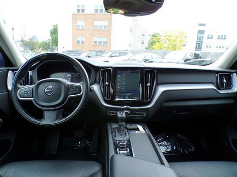 Used 2020 Volvo XC60 T6 Momentum w/ Protection Package AWD/4WD image 9