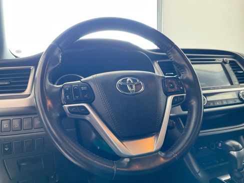 Used 2019 Toyota Highlander SE AWD/4WD image 14