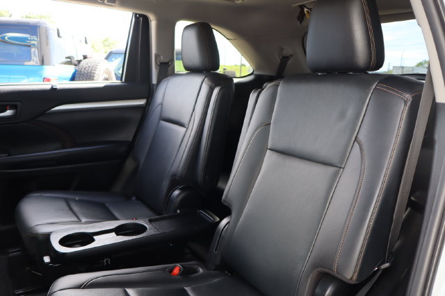 Used 2019 Toyota Highlander XLE AWD/4WD image 30