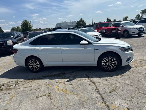 Used 2019 Volkswagen Jetta SEL w/ Cold Weather Package FWD image 5