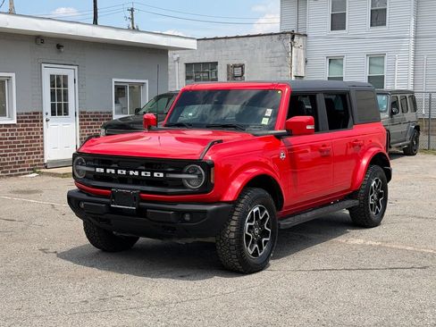 Used 2023 Ford Bronco Outer Banks AWD/4WD image 3