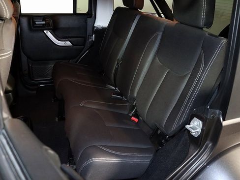 Used 2017 Jeep Wrangler Unlimited Sahara w/ Connectivity Group image 13