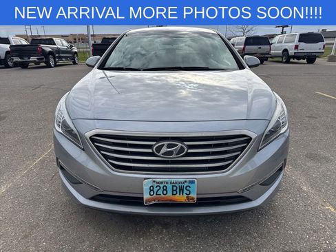 Used 2015 Hyundai Sonata SE FWD image 2
