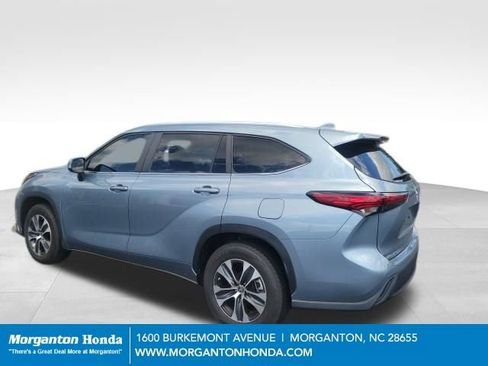 Used 2023 Toyota Highlander XLE FWD image 4