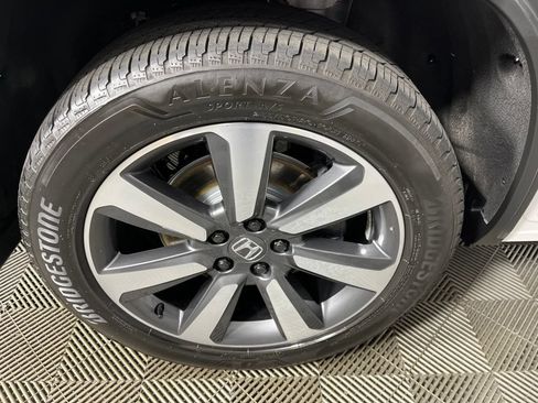 Certified 2025 Honda Pilot Touring image 18