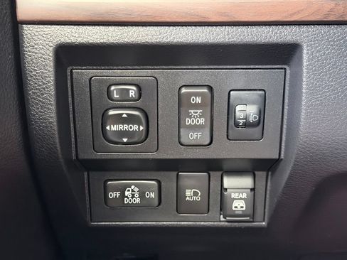 Used 2021 Toyota Tundra Limited w/ Limited Premium Package AWD/4WD image 40