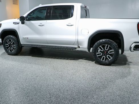 Used 2024 GMC Sierra 1500 AT4 w/ Technology Package AWD/4WD image 11