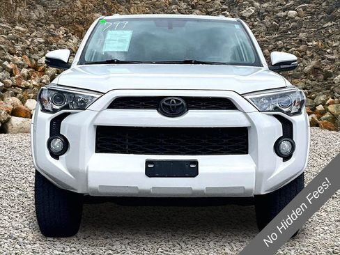 Used 2016 Toyota 4Runner SR5 Premium AWD/4WD image 3