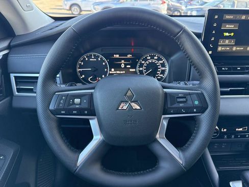 New 2026 Mitsubishi Outlander SE FWD image 16