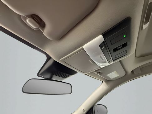 Used 2025 Nissan Sentra SR w/ SR Premium Package FWD image 26