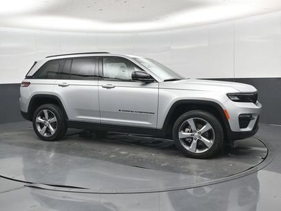 Used 2025 Jeep Grand Cherokee Limited w/ Black Appearance Package