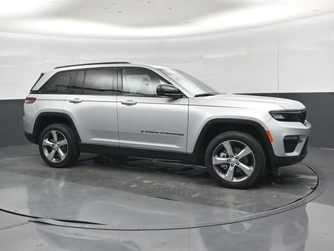 Used 2025 Jeep Grand Cherokee Limited w/ Black Appearance Package AWD/4WD image 1