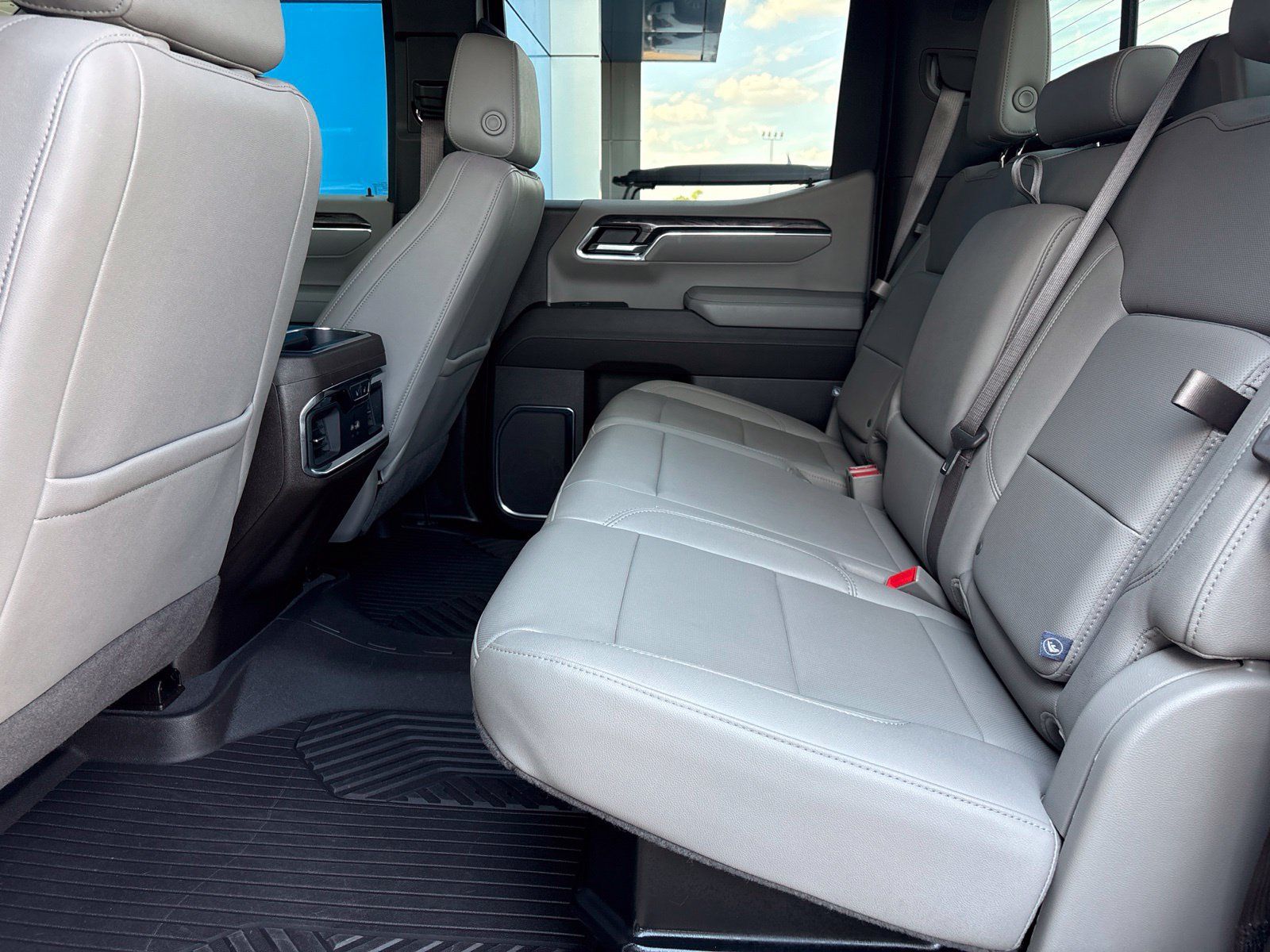 Used 2024 Chevrolet Silverado 1500 LTZ w/ LTZ Premium Texas Edition AWD/4WD image 19