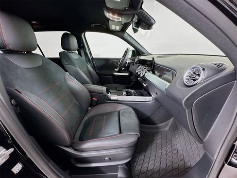 Certified 2025 Mercedes-Benz GLB 250 image 29