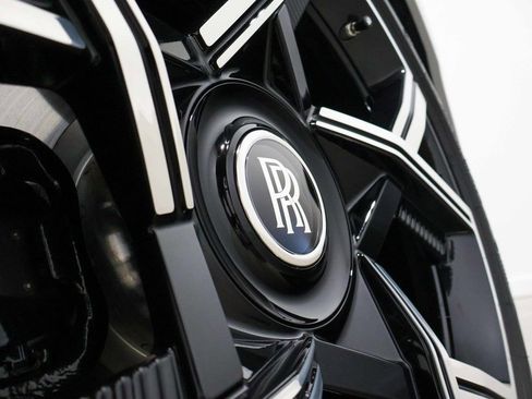 Used 2025 Rolls-Royce Cullinan Black Badge AWD/4WD image 93