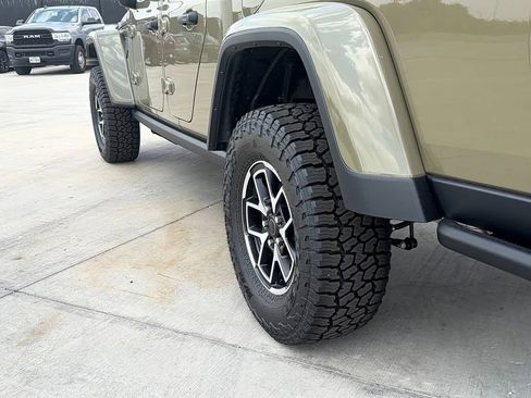 New 2026 Jeep Gladiator Rubicon w/ Steel Power Dome Hood Package AWD/4WD image 8
