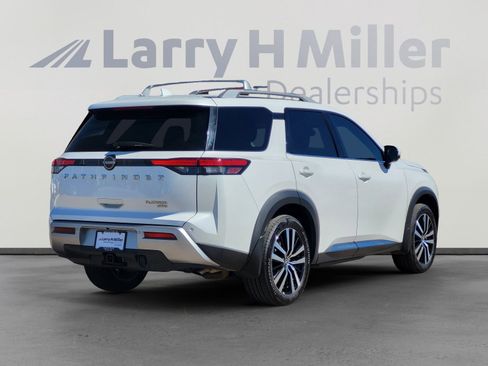 Used 2025 Nissan Pathfinder Platinum w/ Cargo Package image 4