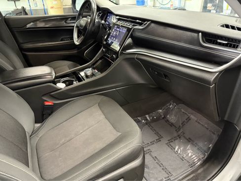 Used 2022 Jeep Grand Cherokee L Laredo w/ Luxury Tech Group I AWD/4WD image 35
