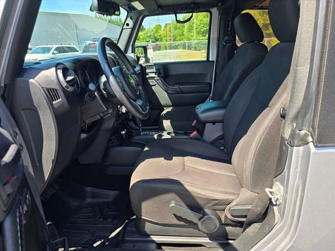 Used 2015 Jeep Wrangler Sport w/ Quick Order Package 24S AWD/4WD image 8