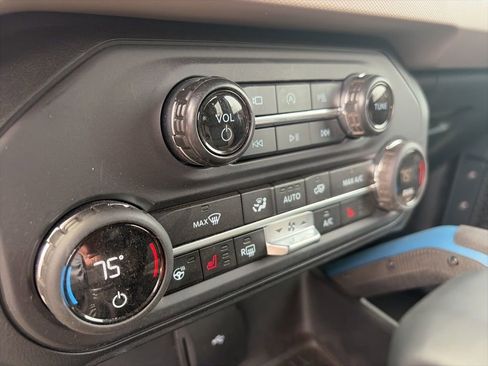 Used 2024 Ford Bronco Wildtrak image 17