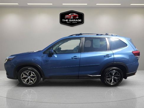 Used 2022 Subaru Forester Premium AWD/4WD image 3
