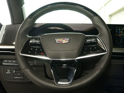 Used 2025 Cadillac Escalade ESV V AWD/4WD image 6