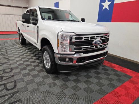 Used 2024 Ford F250 XLT w/ FX4 Off-Road Package AWD/4WD image 17