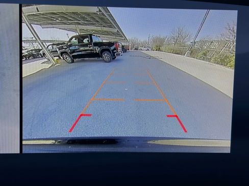 Used 2025 Buick Enclave Preferred w/ Power Package image 9