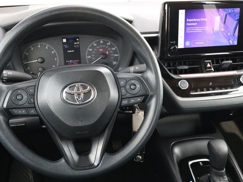 Used 2025 Toyota Corolla LE image 14