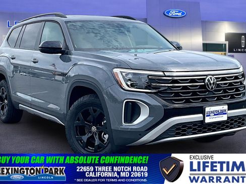 Used 2025 Volkswagen Atlas Peak Edition SE AWD/4WD image 1