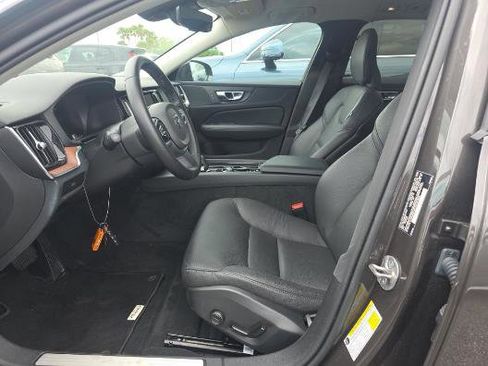 Used 2025 Volvo V60 B5 Cross Country Plus AWD/4WD image 3