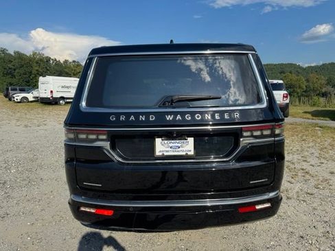 Used 2022 Jeep Grand Wagoneer Series III AWD/4WD image 7