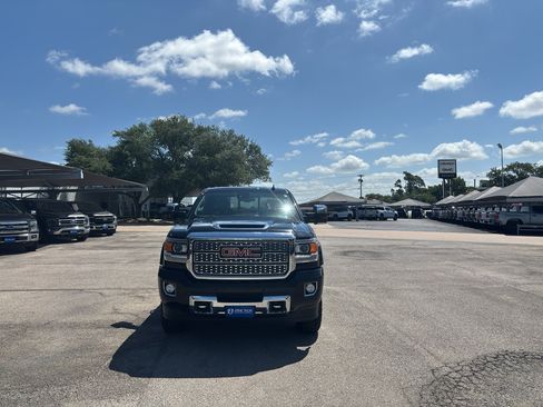 Used 2018 GMC Sierra 2500 Denali w/ Duramax Plus Package AWD/4WD image 2