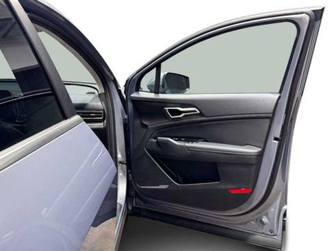 Used 2024 Kia Sportage EX image 11