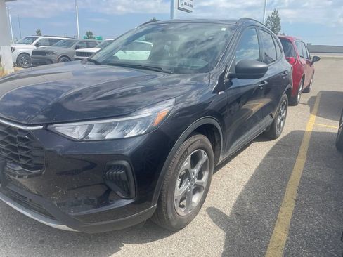 Used 2025 Ford Escape ST-Line w/ Tech Pack #1 AWD/4WD image 7