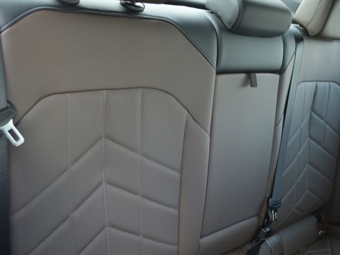 Used 2025 BMW 530i xDrive w/ Premium Package image 35