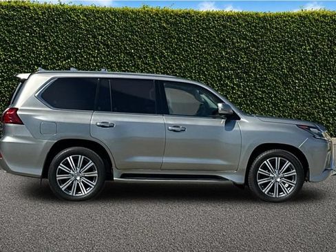 Used 2016 Lexus LX 570 4WD w/ Luxury Package image 3