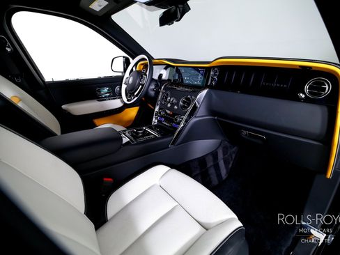 Used 2025 Rolls-Royce Cullinan AWD/4WD image 36