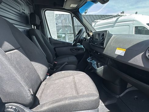 Used 2024 Mercedes-Benz Sprinter 2500 image 17