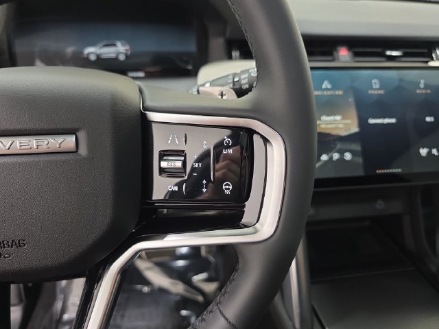 Used 2026 Land Rover Discovery Sport Landmark AWD/4WD image 18
