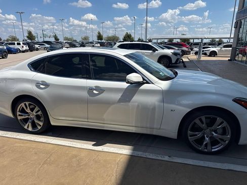 Used 2015 INFINITI Q70 3.7 RWD image 4