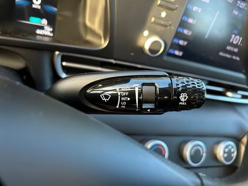 Used 2023 Hyundai Elantra SE FWD image 21