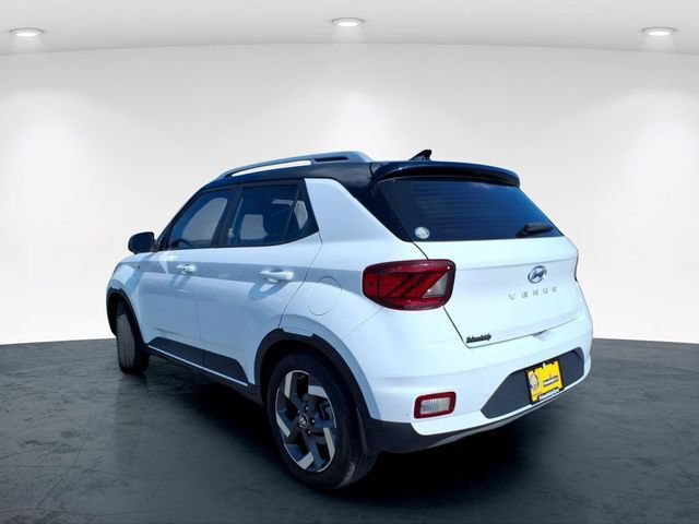 Used 2022 Hyundai Venue Limited FWD image 13