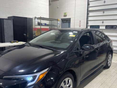 Used 2023 Toyota Corolla LE image 3