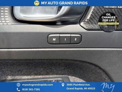 Used 2022 Volvo XC40 T5 R-Design w/ Advanced Package image 11