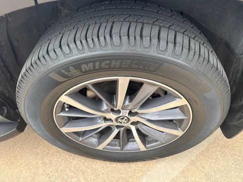 Used 2017 Toyota Highlander XLE FWD image 33
