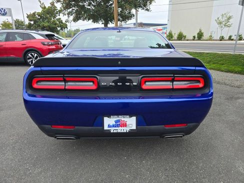 Used 2019 Dodge Challenger SXT w/ Driver Convenience Group image 5