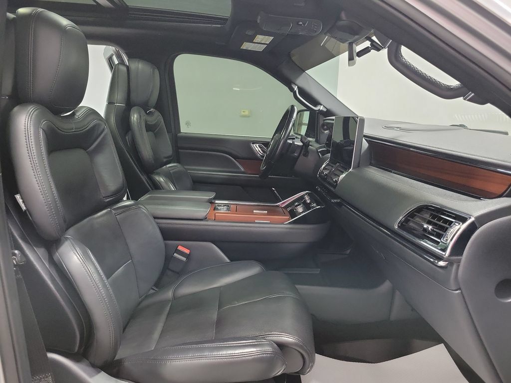 Used 2022 Lincoln Navigator Reserve AWD/4WD image 23